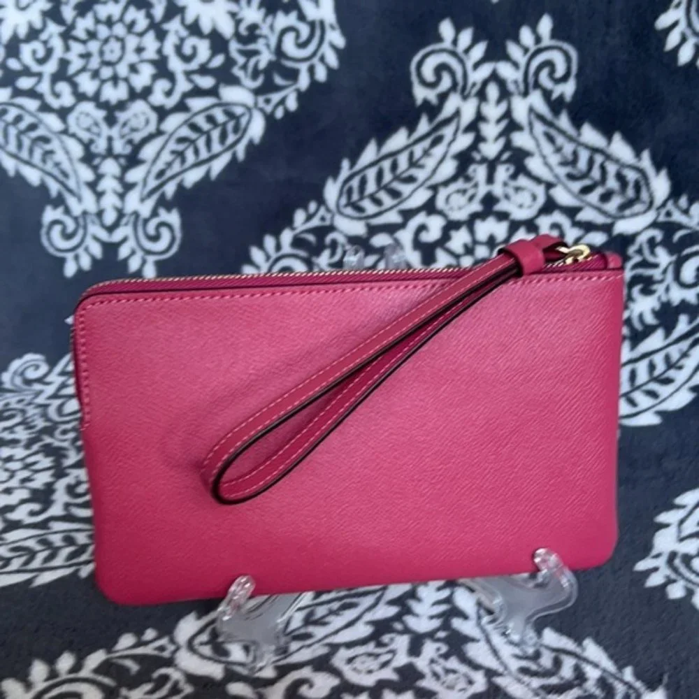 Coach Large Corner Zip Wristlet Gold/Rouge NWT - Picture 4 of 15